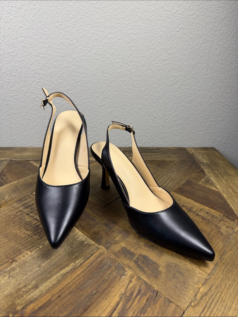 Size 8 Classic Black Pointed-Toe Slingback Heels